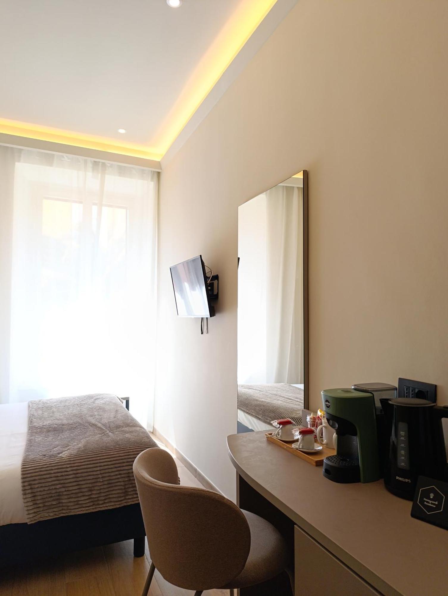 Honeycomb Guesthouse Рим Экстерьер фото